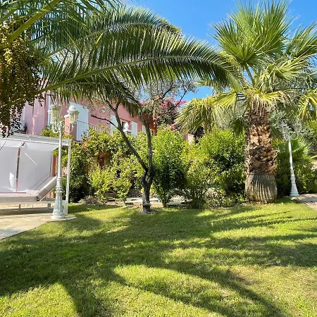 Fantastic Pool 900m To The Beach; With Extravagant Big Garden