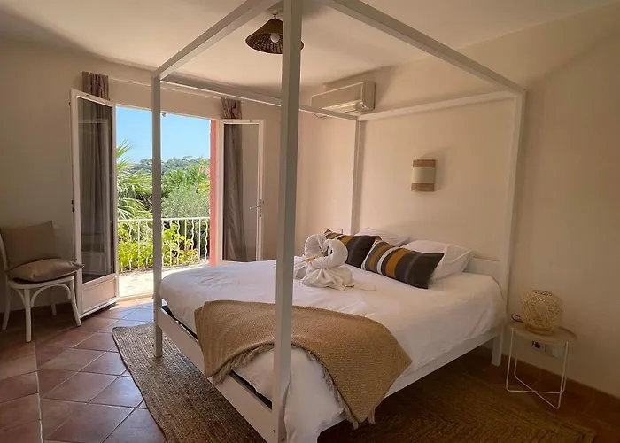 Fantastic Pool 900m To The Beach; With Extravagant Big Garden *