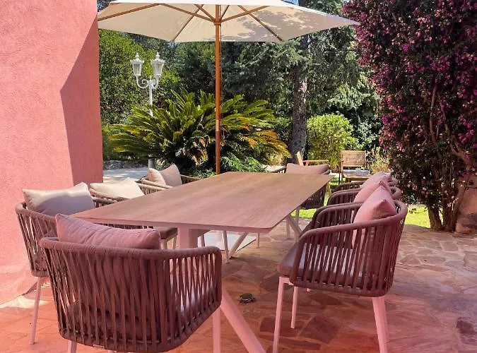 Fantastic Pool 900m To The Beach; With Extravagant Big Garden Villa