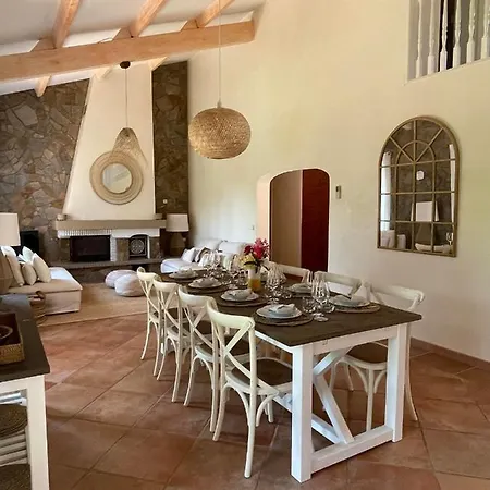 Fantastic Pool 900m To The Beach; With Extravagant Big Garden