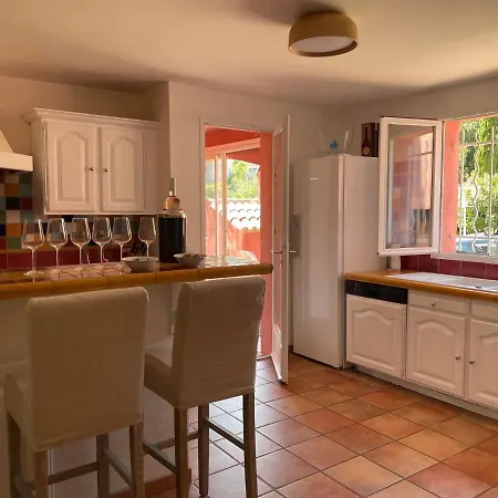 Fantastic Pool 900m To The Beach; With Extravagant Big Garden סן-מקסים