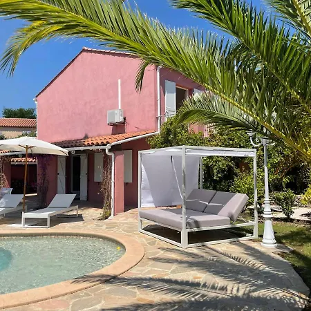 Fantastic Pool 900m To The Beach; With Extravagant Big Garden Villa