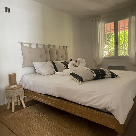 Fantastic Pool 900m To The Beach; With Extravagant Big Garden