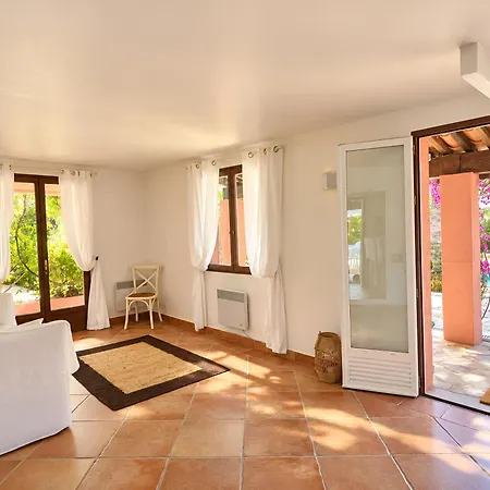 Fantastic Pool 900m To The Beach; With Extravagant Big Garden *