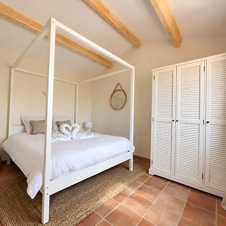 Fantastic Pool 900m To The Beach; With Extravagant Big Garden