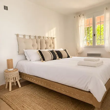 Fantastic Pool 900m To The Beach; With Extravagant Big Garden Villa