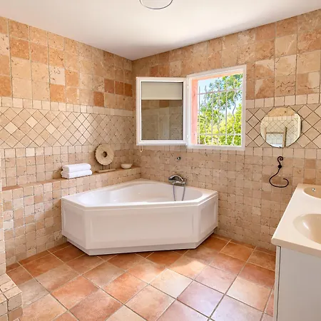 Fantastic Pool 900m To The Beach; With Extravagant Big Garden Villa