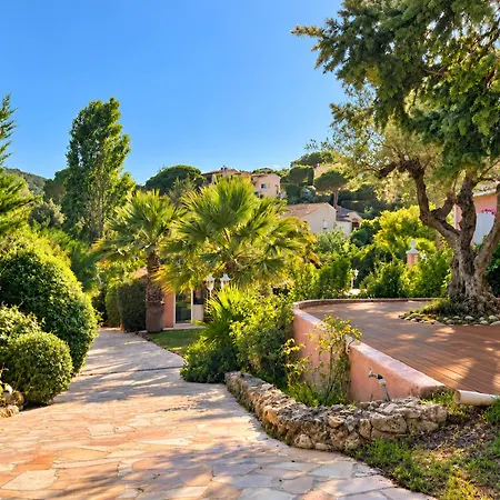 Fantastic Pool 900m To The Beach; With Extravagant Big Garden