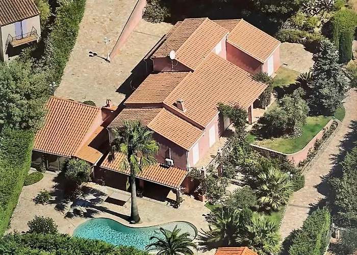 Fantastic Pool 900m To The Beach; With Extravagant Big Garden *