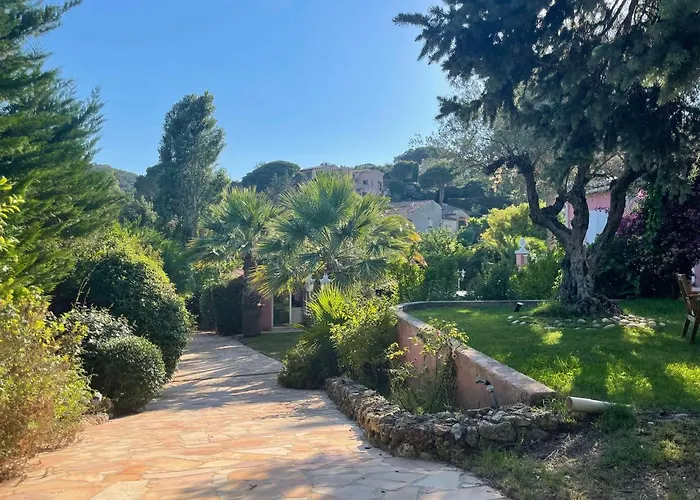 Fantastic Pool 900m To The Beach; With Extravagant Big Garden Sainte-Maxime