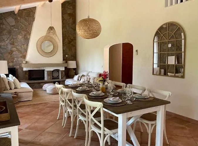 Fantastic Pool 900m To The Beach; With Extravagant Big Garden