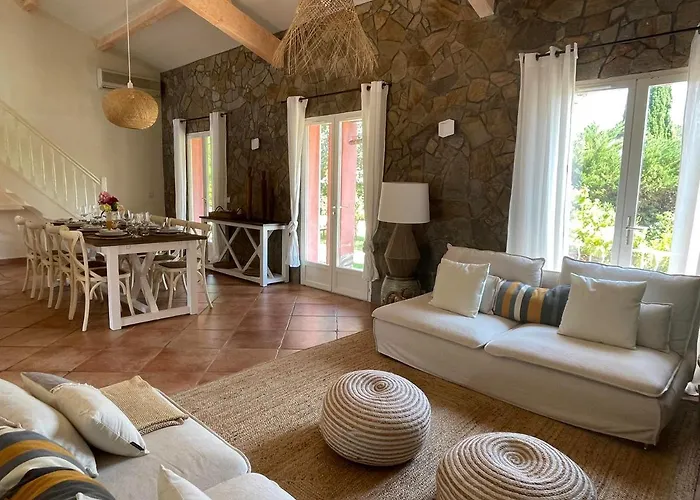 Fantastic Pool 900m To The Beach; With Extravagant Big Garden