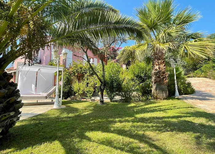 Fantastic Pool 900m To The Beach; With Extravagant Big Garden