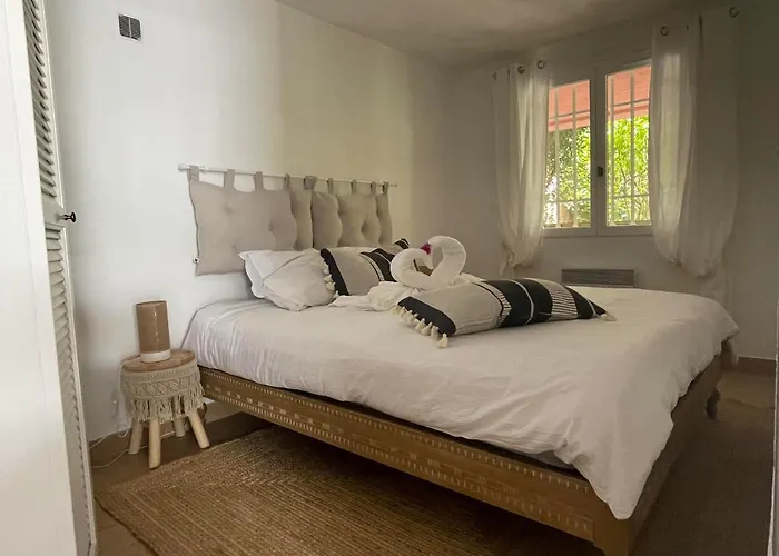 Fantastic Pool 900m To The Beach; With Extravagant Big Garden