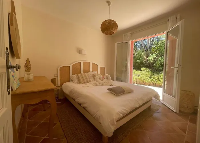 Fantastic Pool 900m To The Beach; With Extravagant Big Garden *