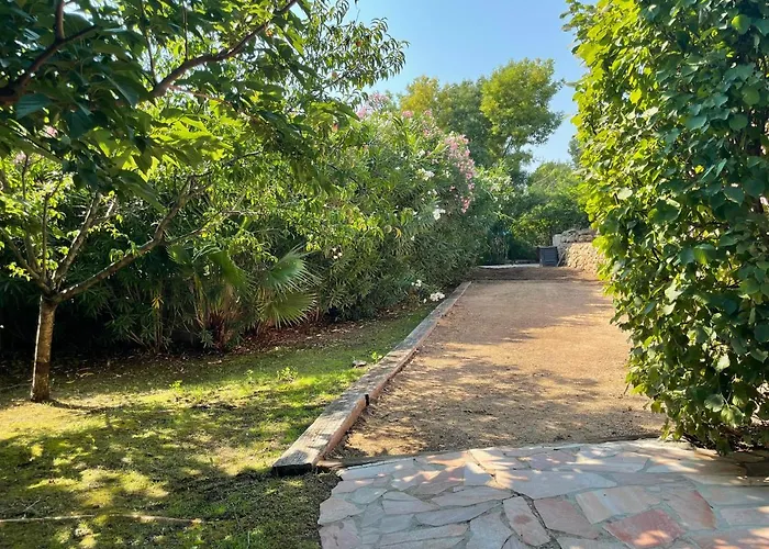 Fantastic Pool 900m To The Beach; With Extravagant Big Garden